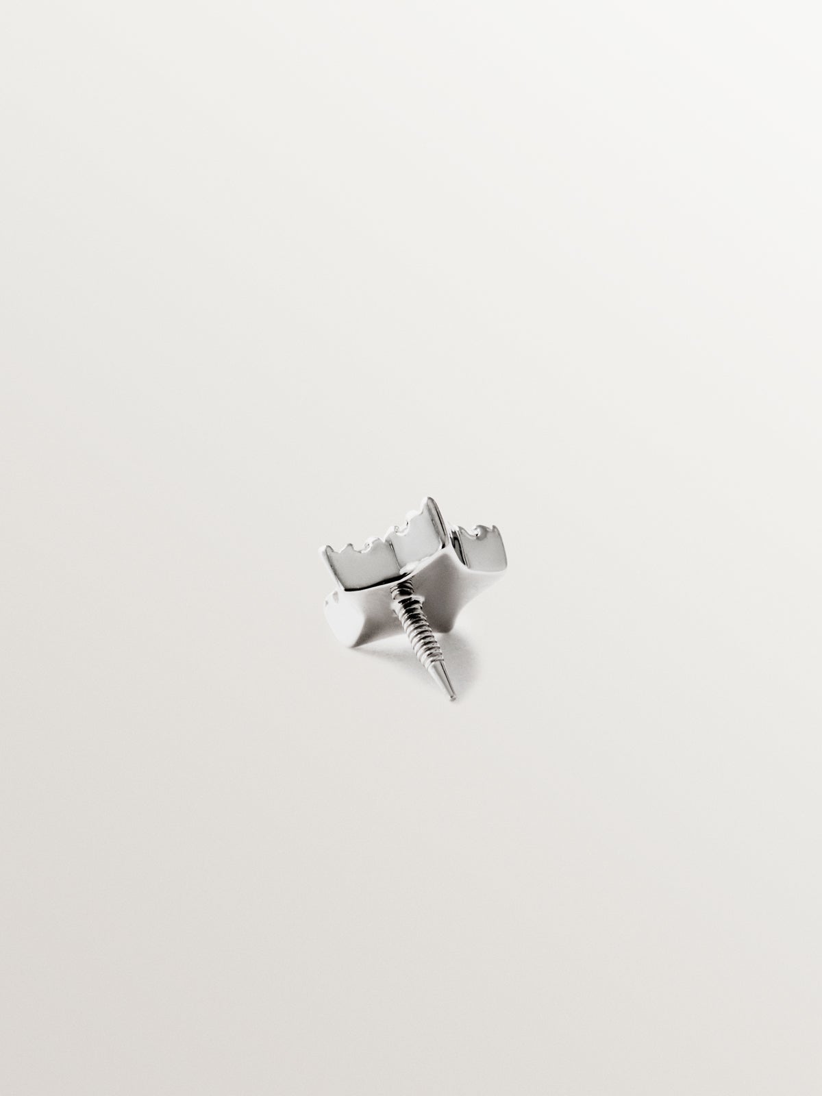 18K white gold piercing with 0.05 cts diamonds and star-shaped