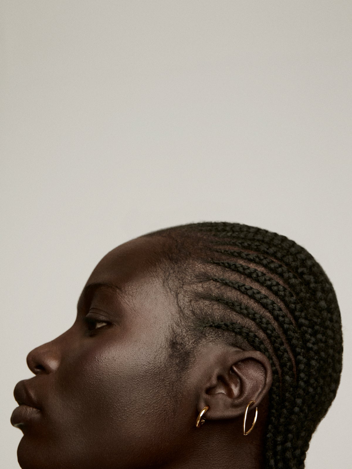 Small hoop earrings made of 925 silver bathed in 18K yellow gold.