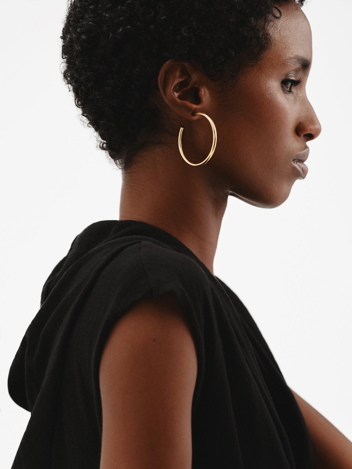 Large hoop earrings made of 925 silver, coated in 18K yellow gold.