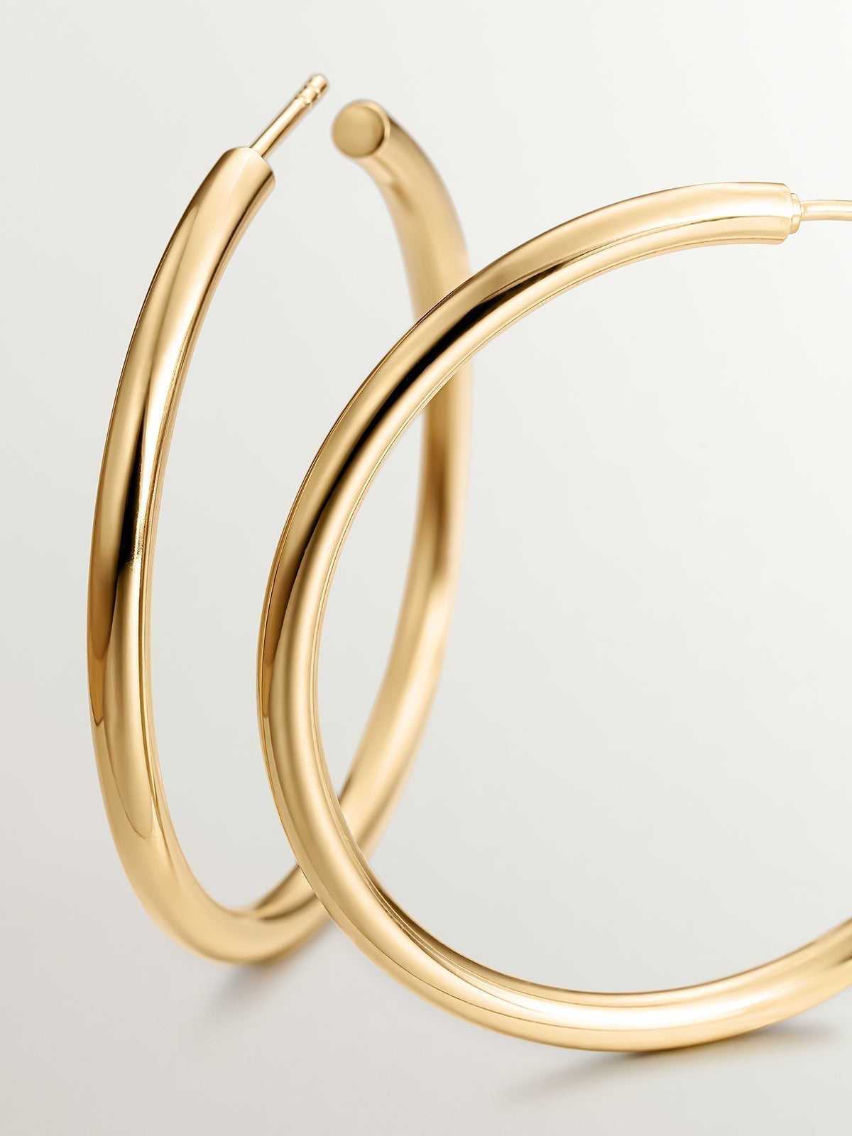 Large hoop earrings made of 925 silver, coated in 18K yellow gold.