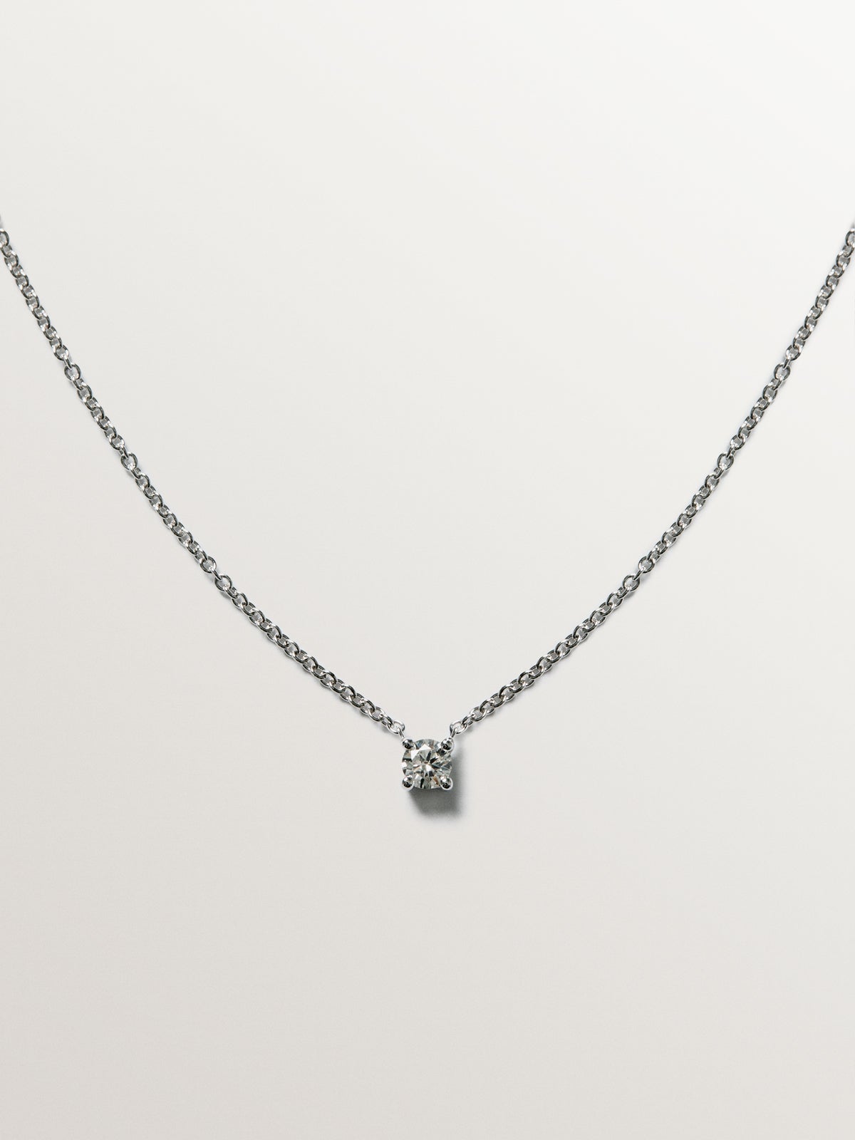 18K white gold solitaire pendant with a 0.15cts diamond.