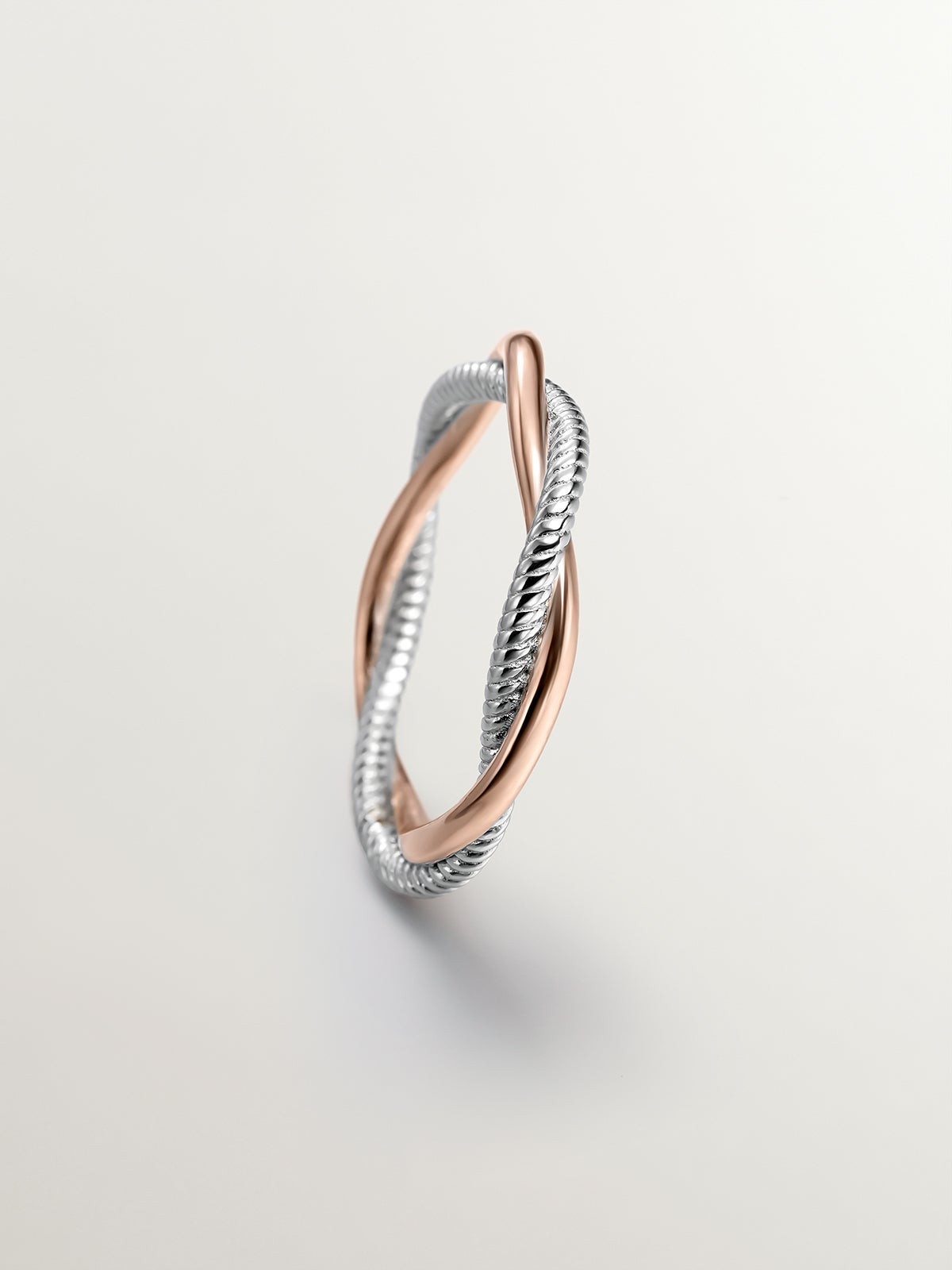 Double twisted ring made of 925 silver bathed in 18K rose gold.