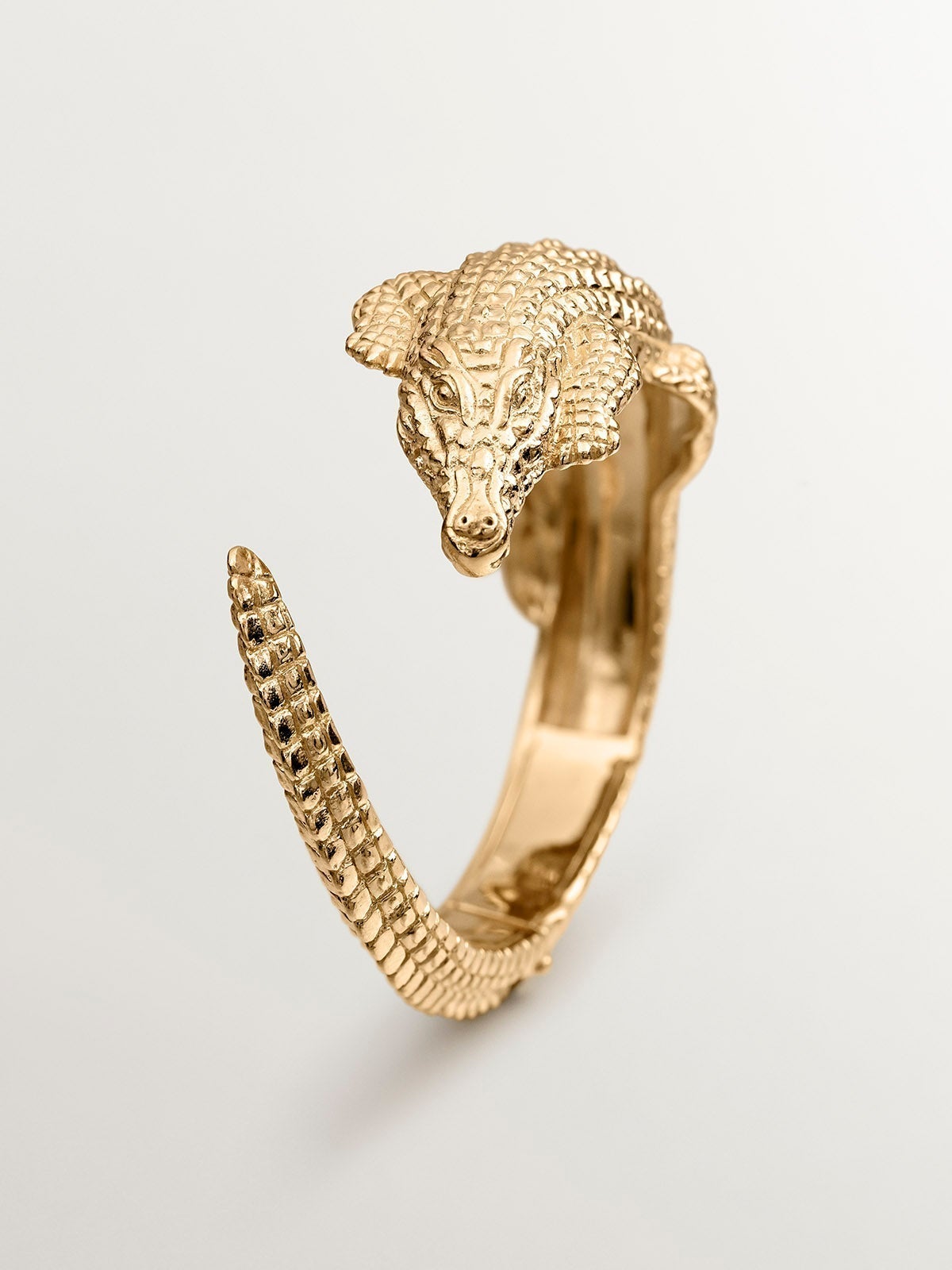 925 Silver bracelet bathed in 18K yellow gold with a crocodile shape.