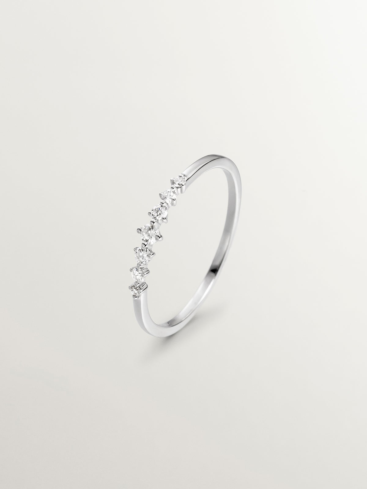 18K white gold ring with brilliant cut diamonds