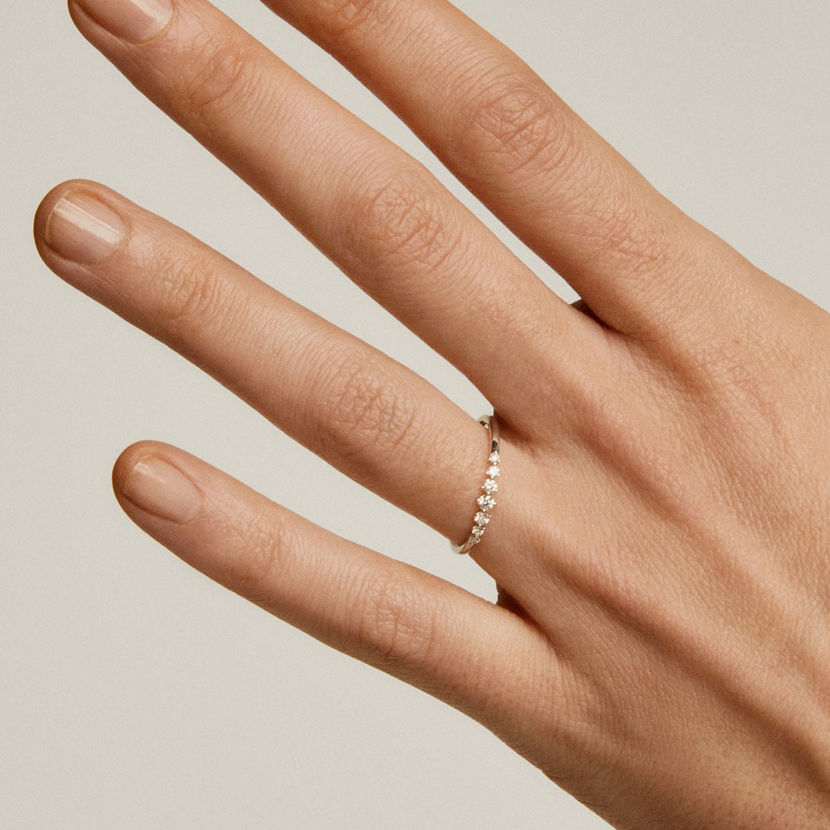 18K white gold ring with brilliant cut diamonds