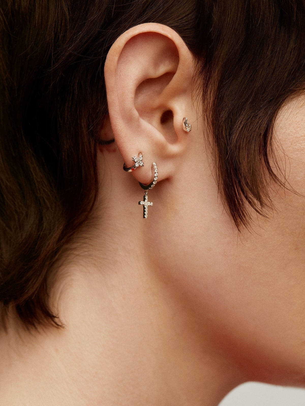 18K white gold teardrop piercing with diamonds