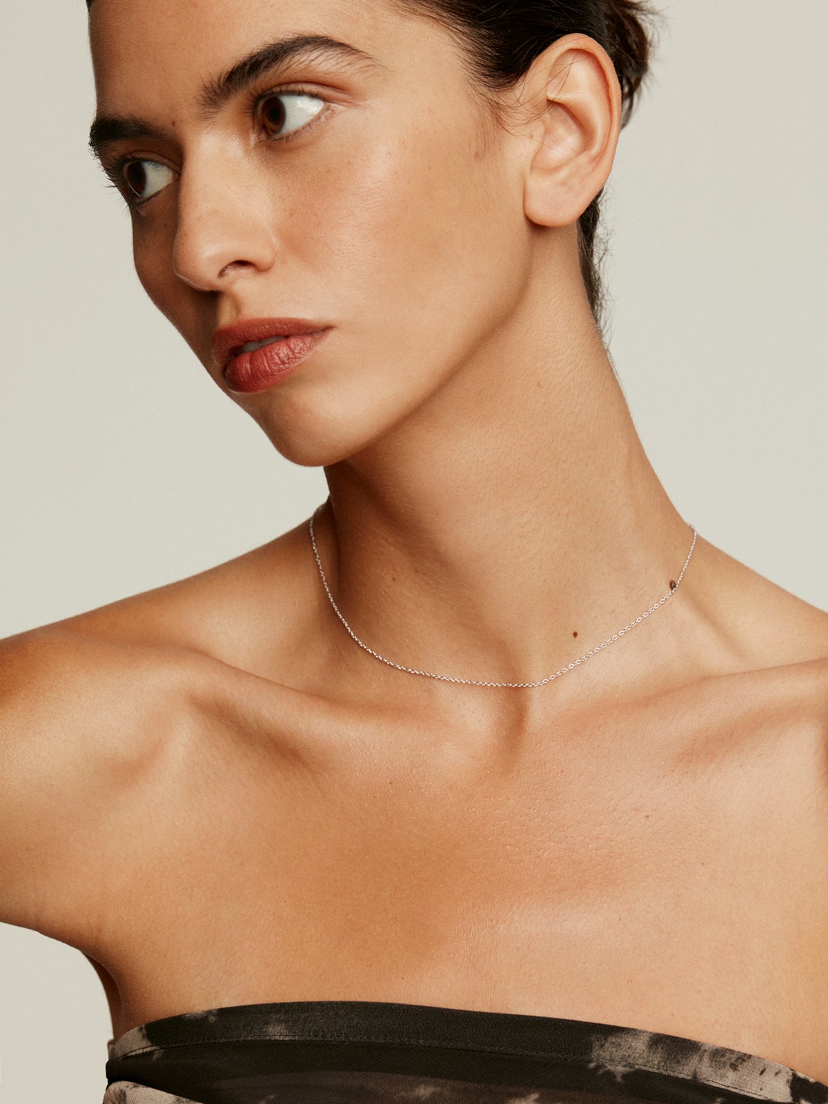 Adjustable simple 925 silver chain.
