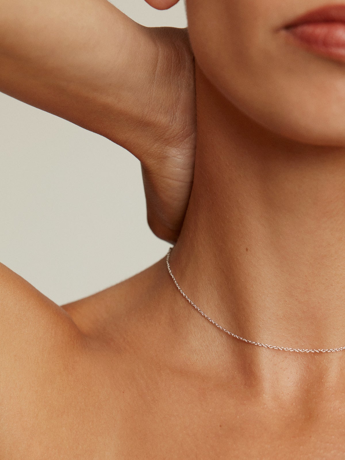 Adjustable simple 925 silver chain.