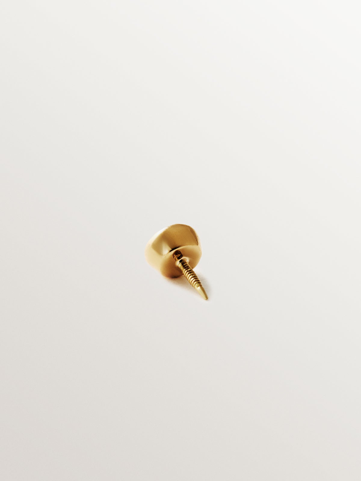 18K yellow gold piercing with 0.048 ct diamond