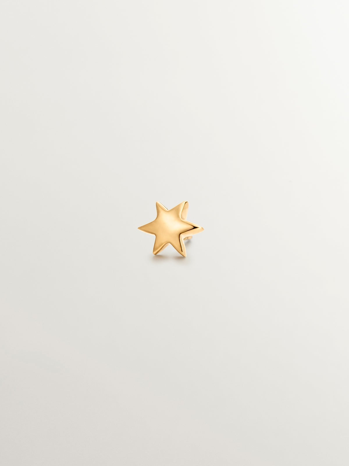 Piercing de oro amarillo de 18K con forma de estrella