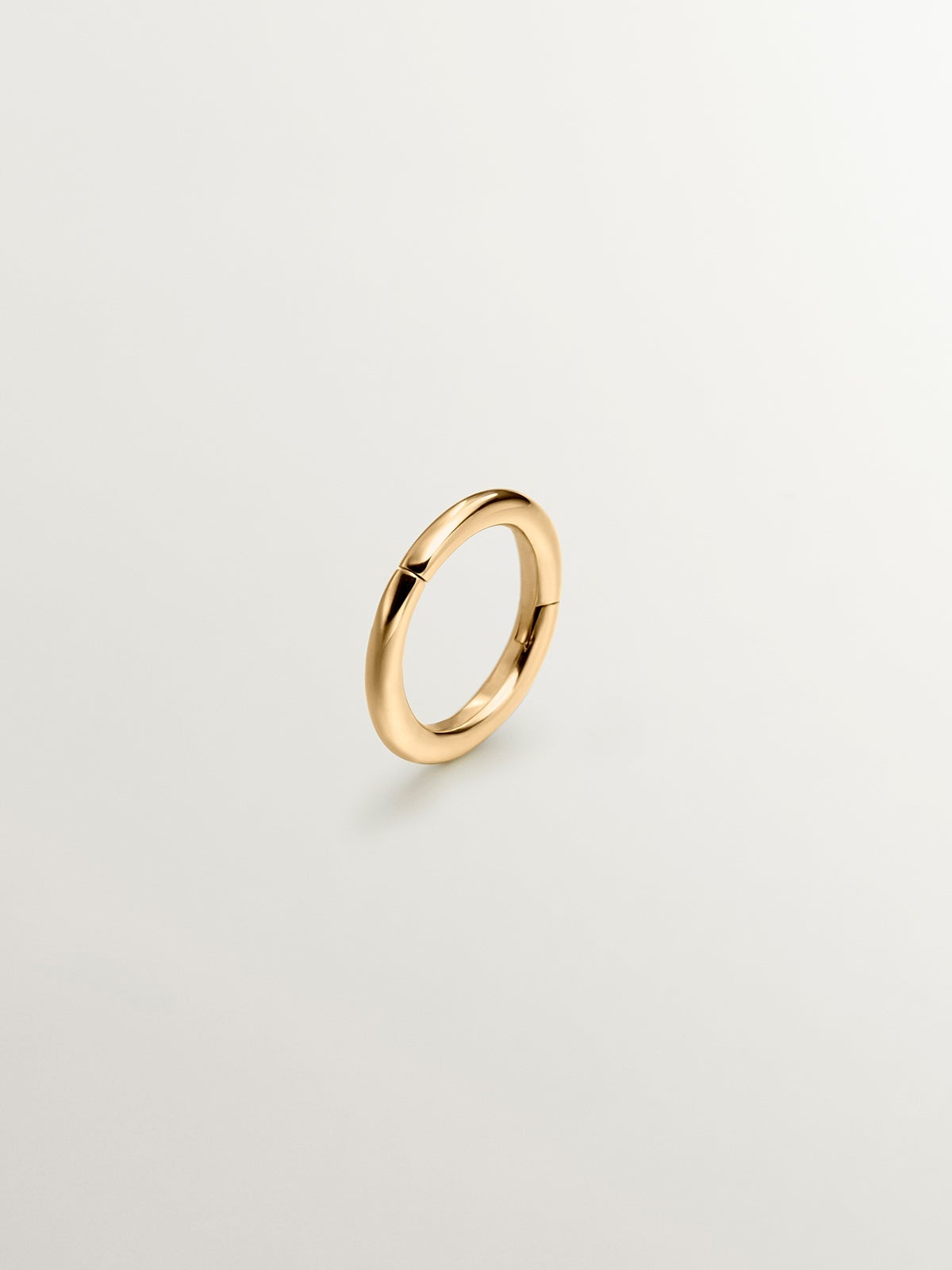 Small individual 9K yellow gold hoop earring.