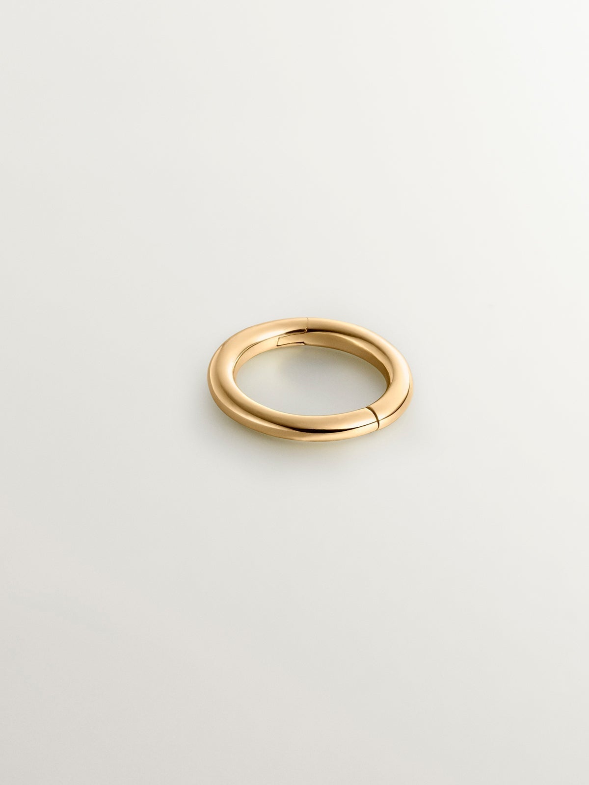 Small individual 9K yellow gold hoop earring.