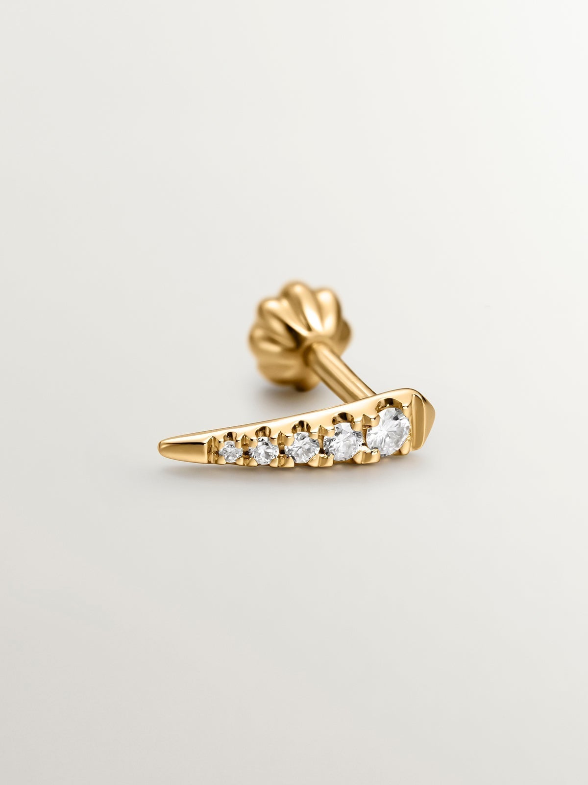 Individual 18K yellow gold earring with diamonds
