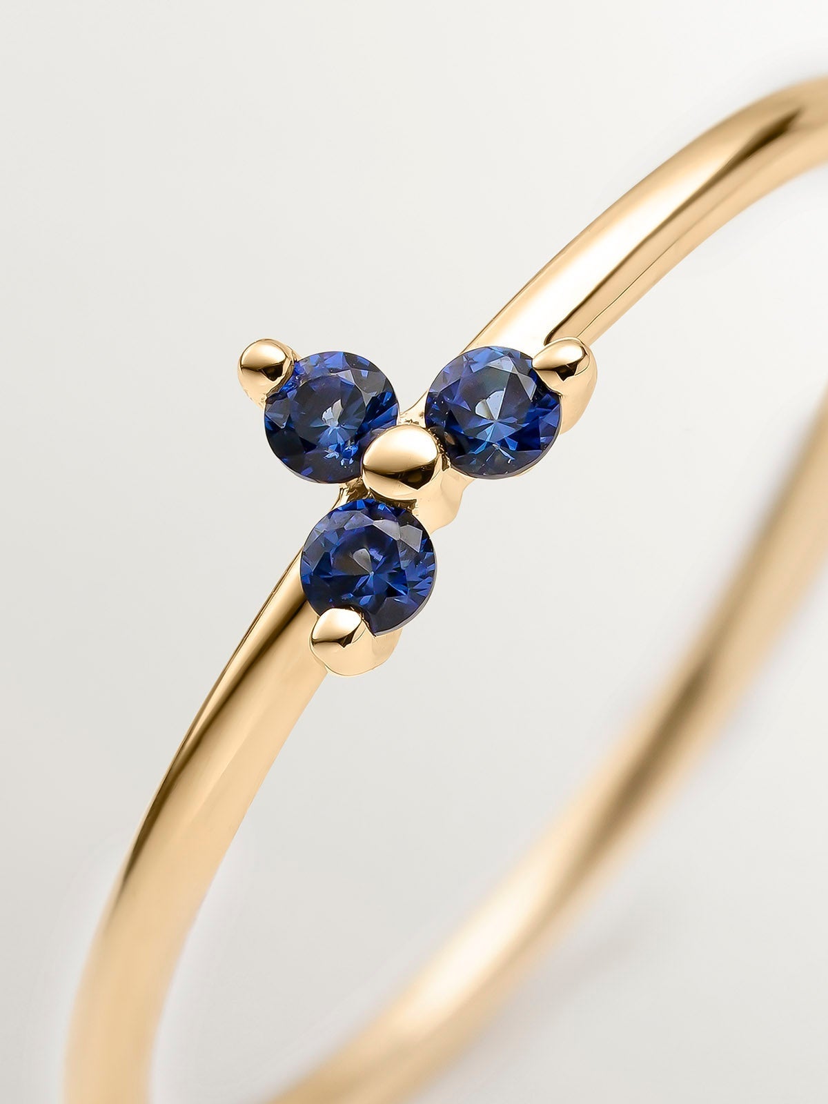 9K Yellow Gold Ring with Blue Sapphires
