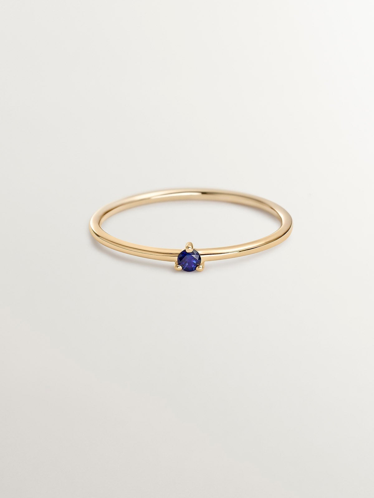 9K yellow gold solitaire ring with blue sapphire