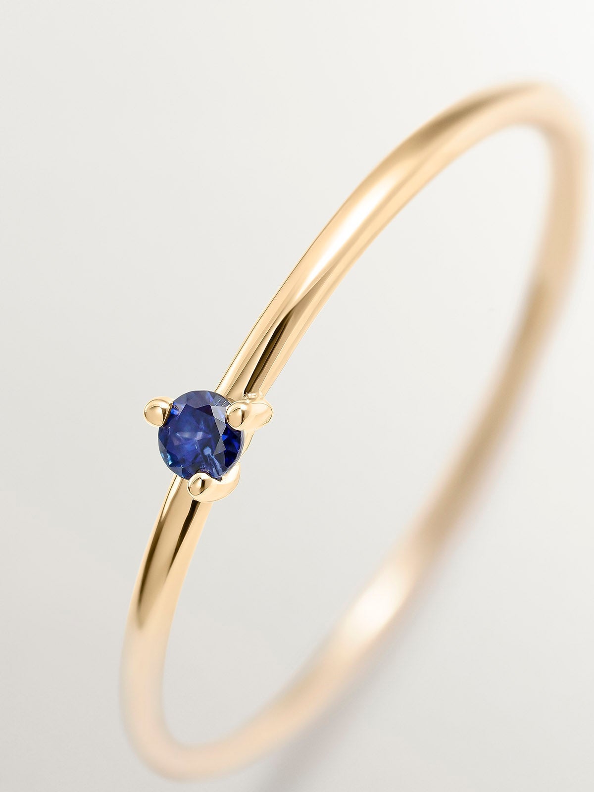 9K yellow gold solitaire ring with blue sapphire