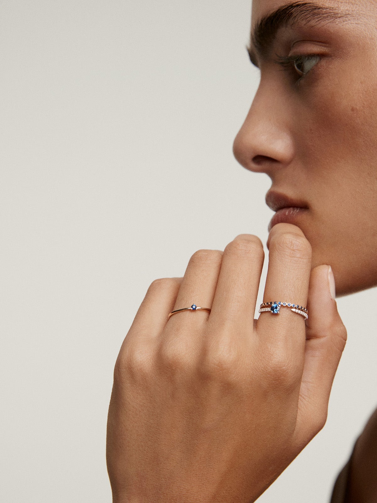 9K yellow gold solitaire ring with blue sapphire