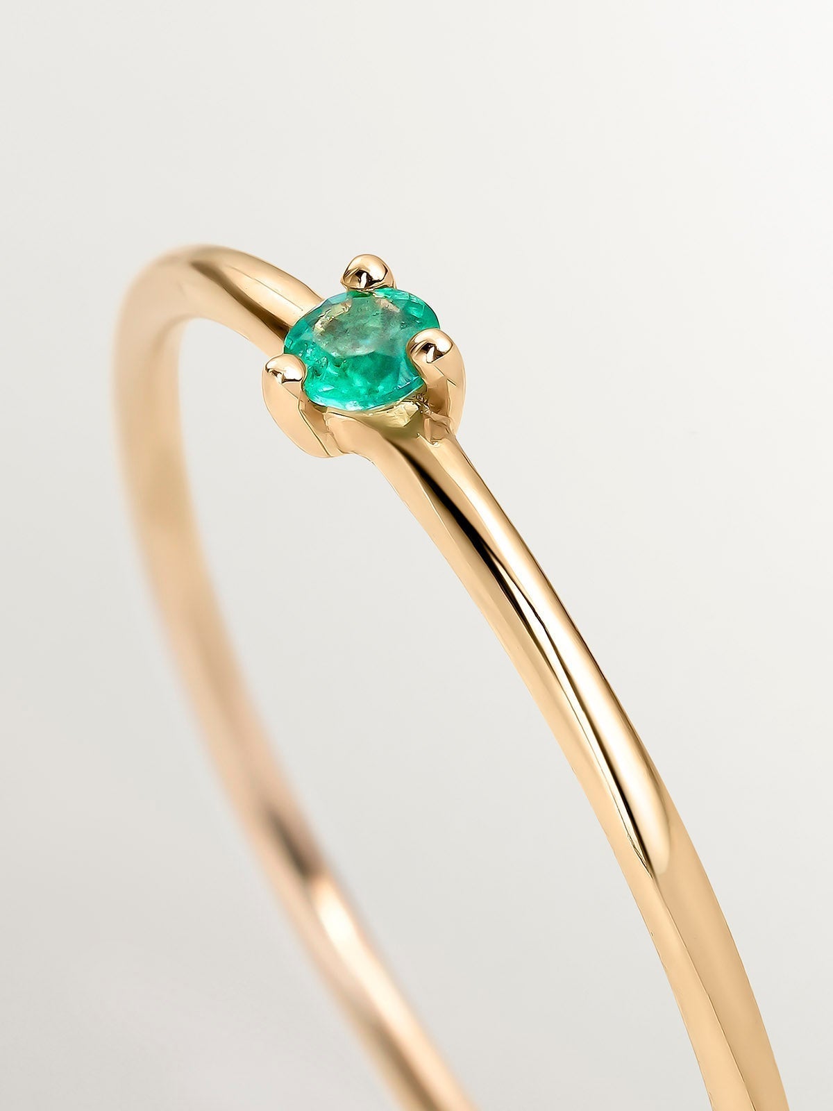 9K Yellow Gold Solitaire Ring with Emerald
