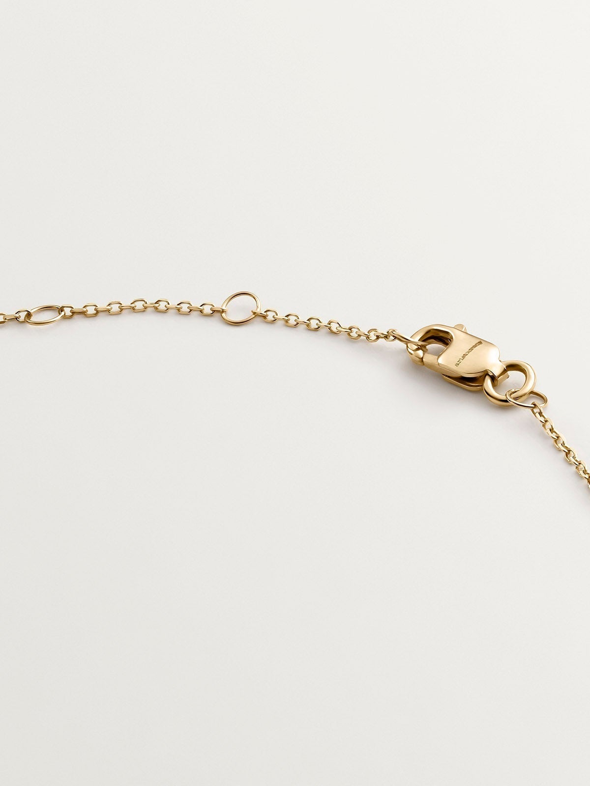 9K yellow gold pendant with emerald and diamond clover