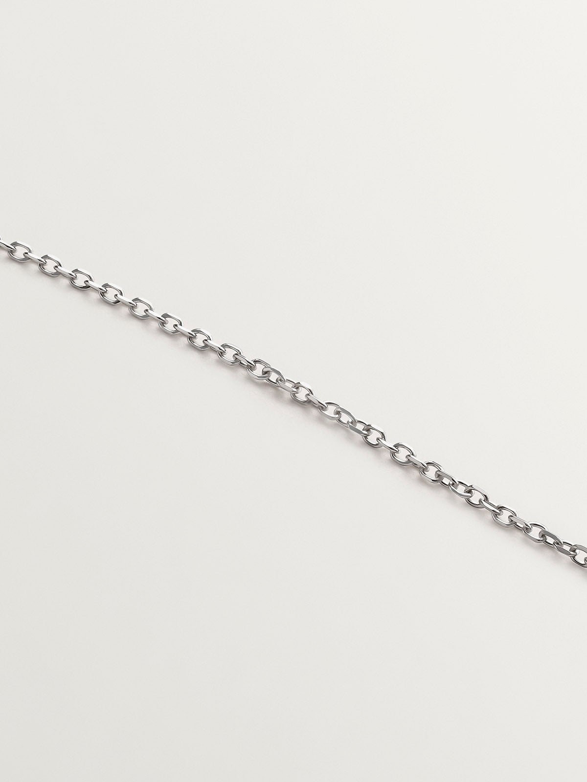 18K white gold pendant with sapphire and diamond.
