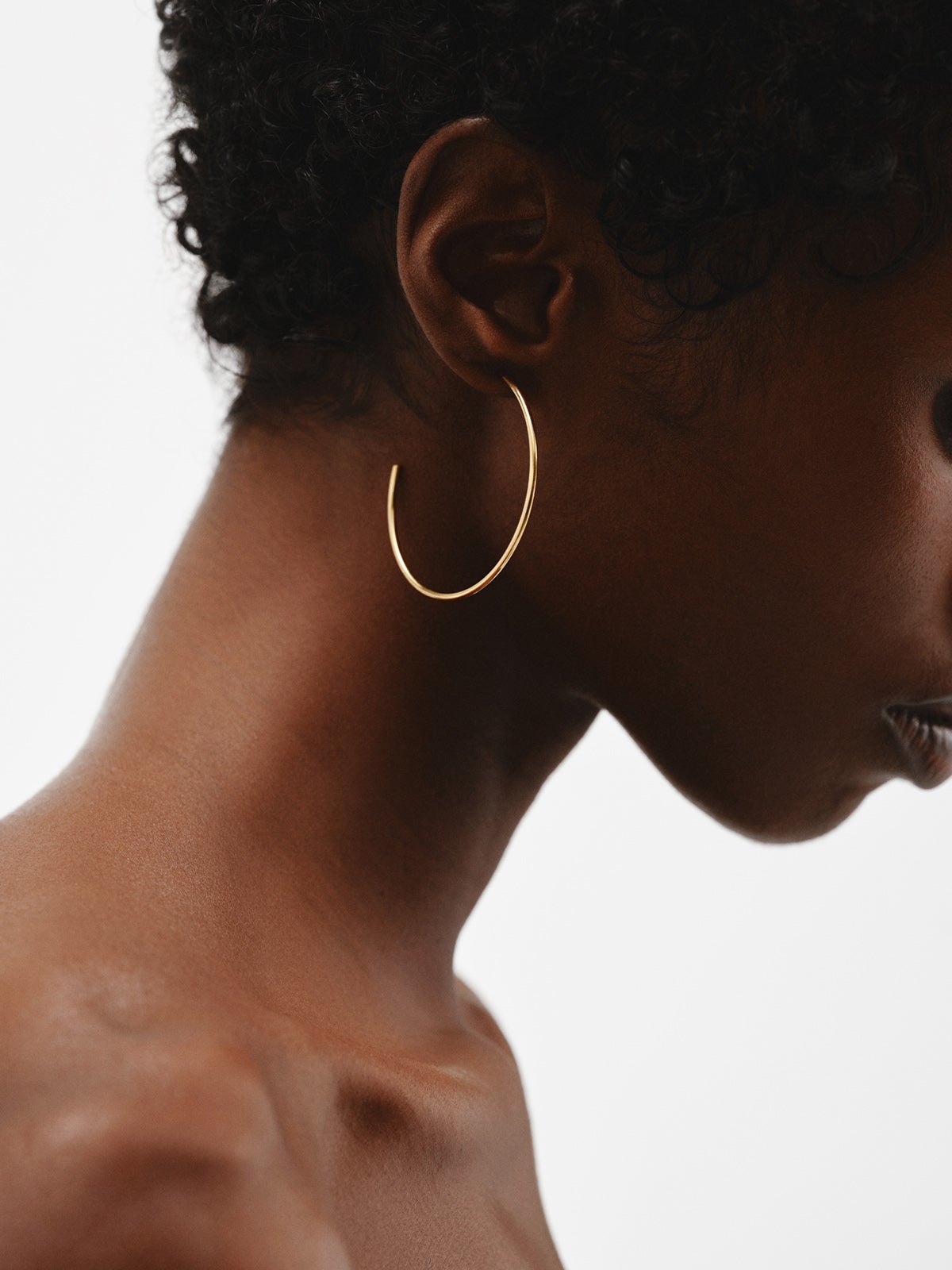 Large hoop earrings made of 925 silver coated in 18K yellow gold.