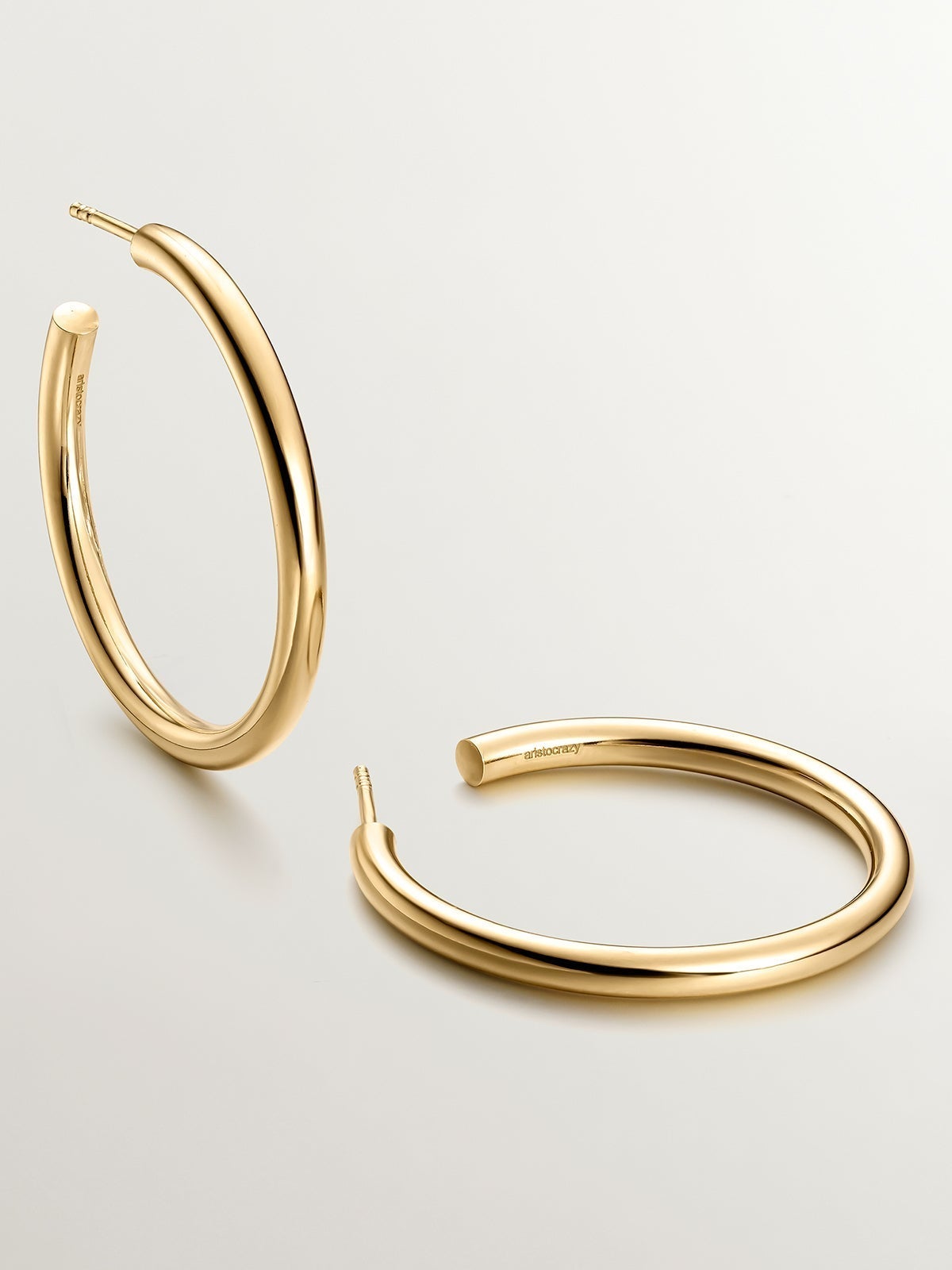 Large hoop earrings made of 925 silver, coated in 18K yellow gold.