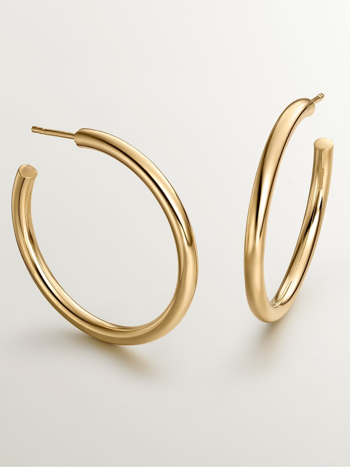 Large hoop earrings made of 925 silver, coated in 18K yellow gold.