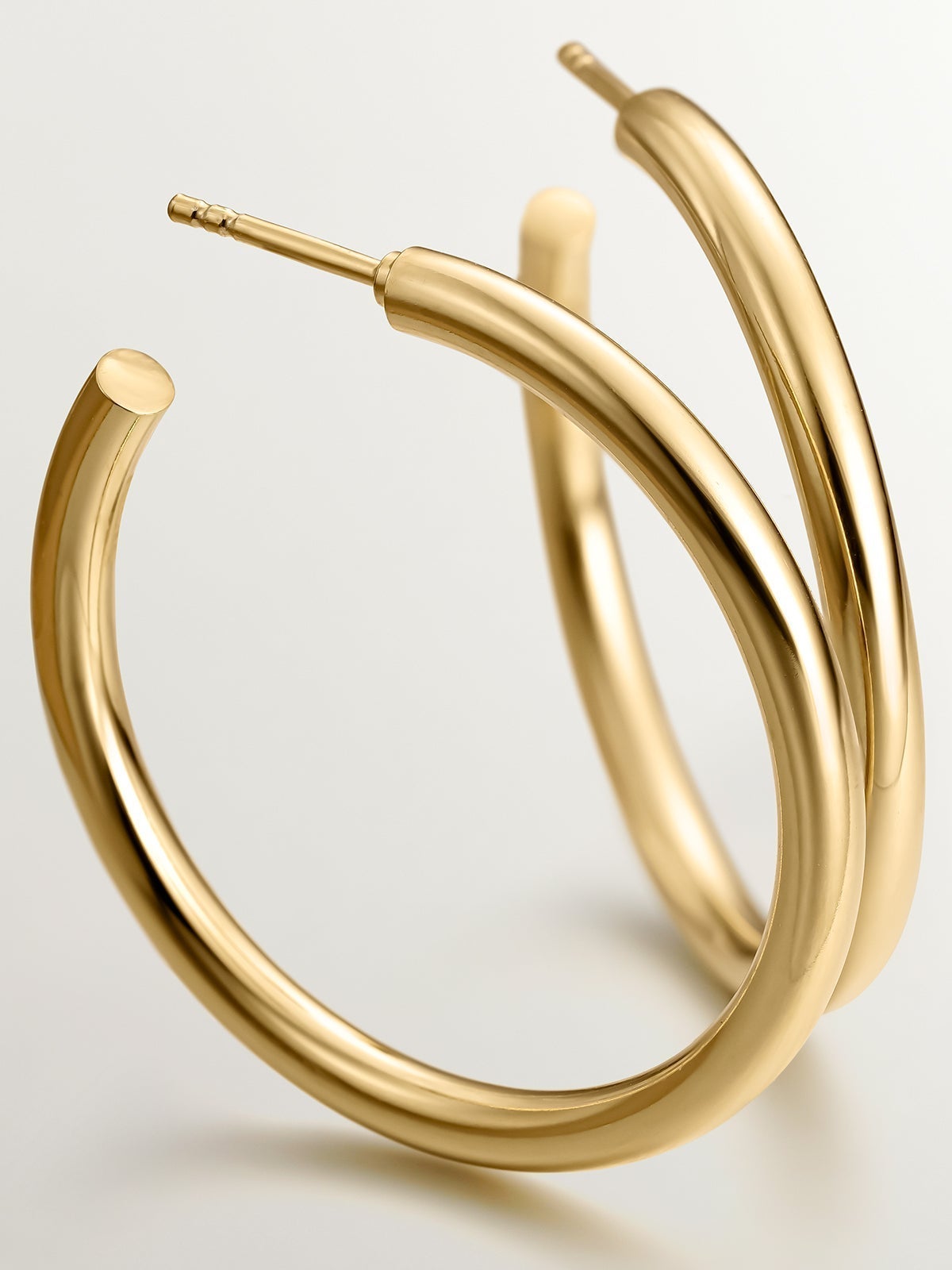 Large hoop earrings made of 925 silver, coated in 18K yellow gold.