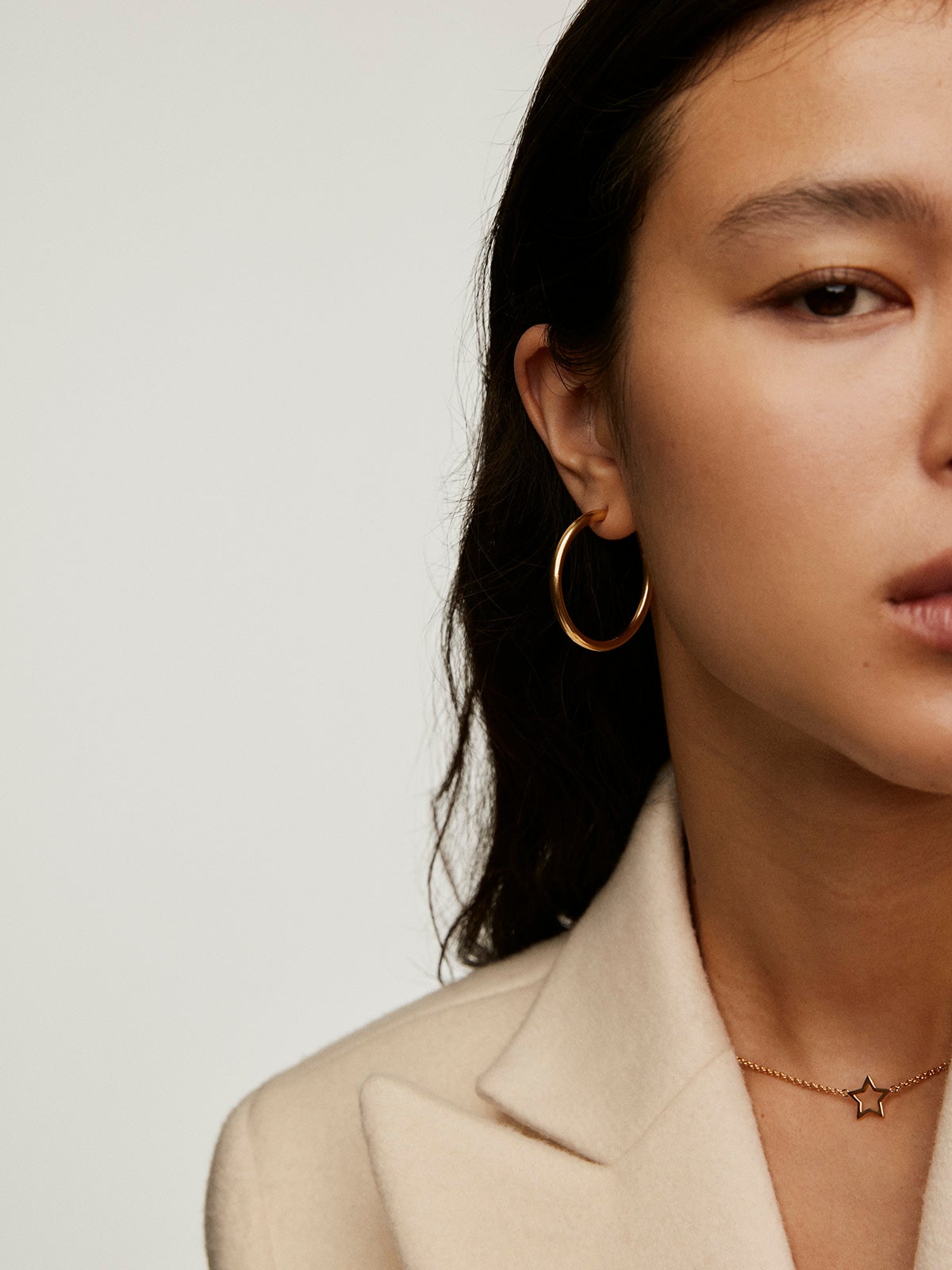 Large hoop earrings made of 925 silver, coated in 18K yellow gold.