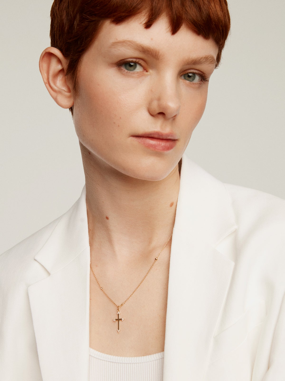 925 Silver pendant dipped in 18K yellow gold featuring a cross and white topazes.