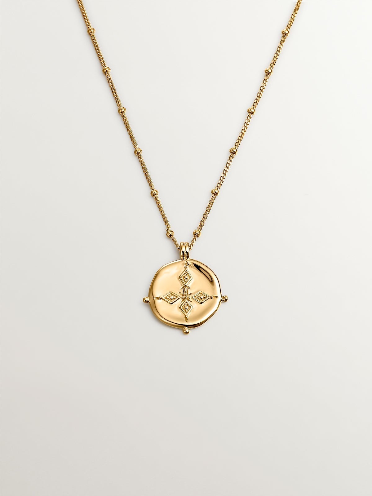 925 Silver pendant bathed in 18K yellow gold with an antique style medallion
