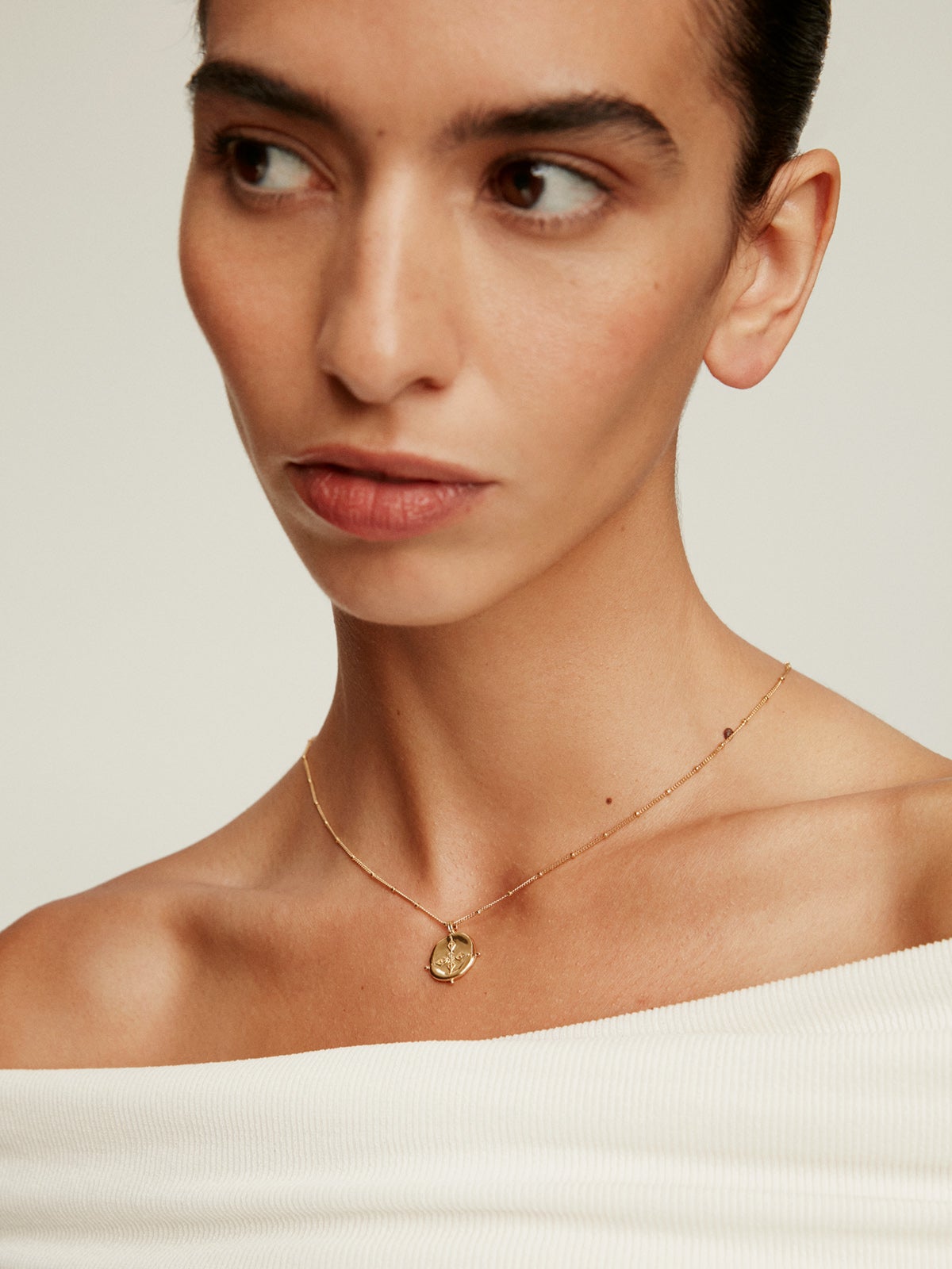 925 Silver pendant bathed in 18K yellow gold with an antique style medallion