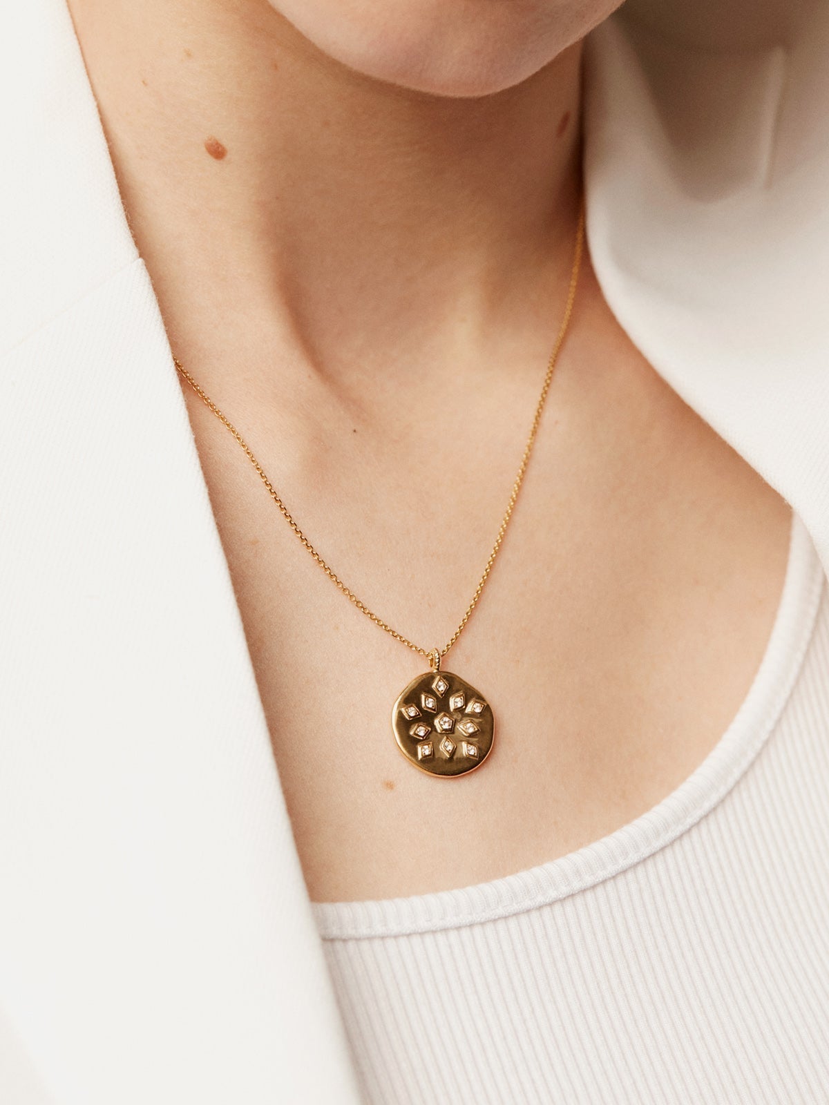 925 Silver pendant bathed in 18K yellow gold with medal and white topaz.
