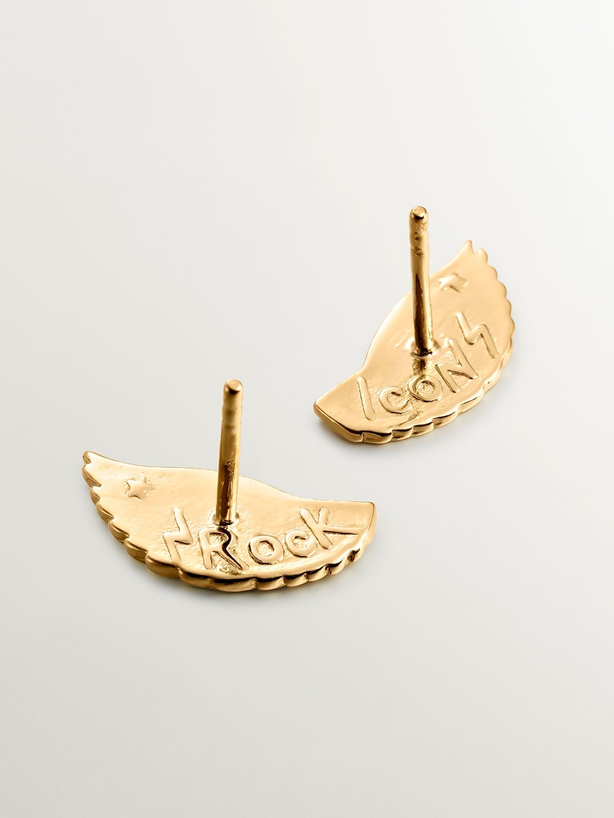 Long 925 silver earrings bathed in 18K yellow gold with wings