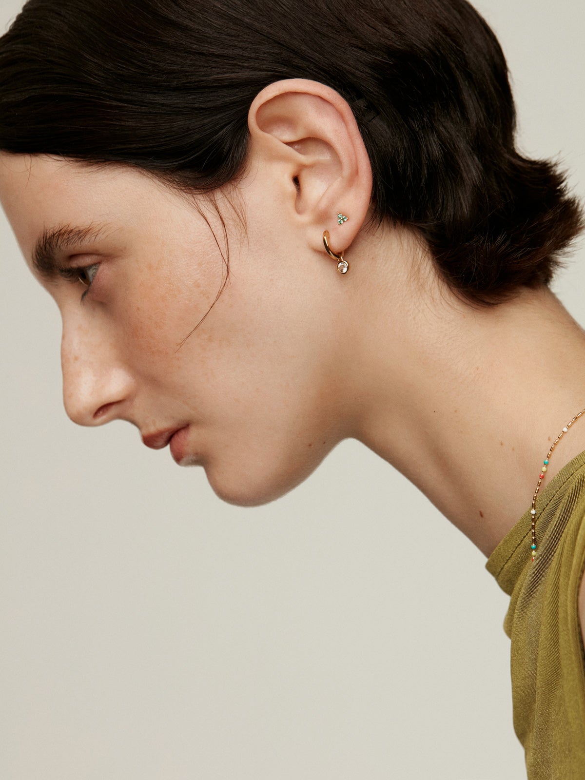 Individual 9K yellow gold earring with emerald clover