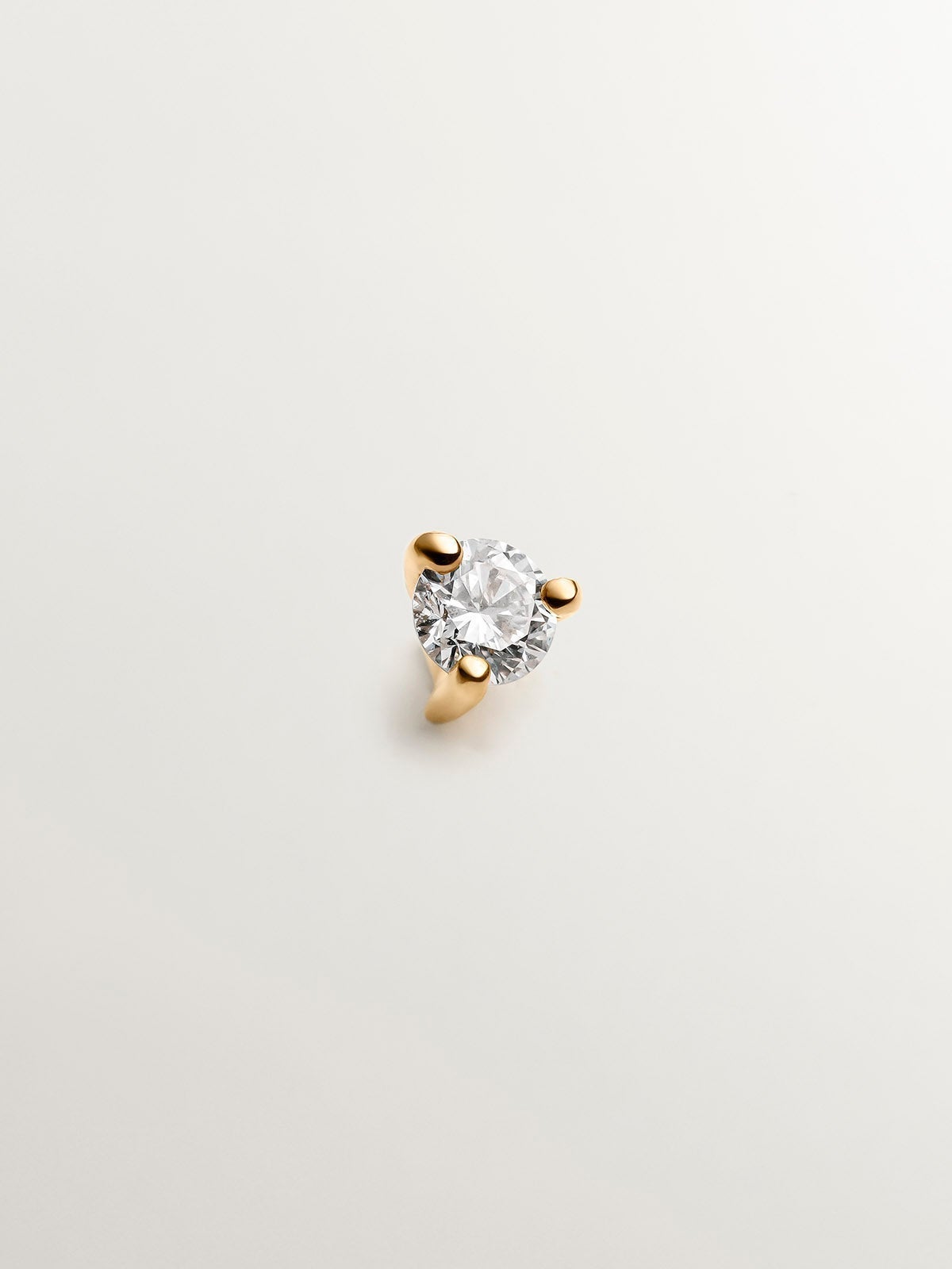 18K yellow gold solitaire piercing with diamond 0.04 cts