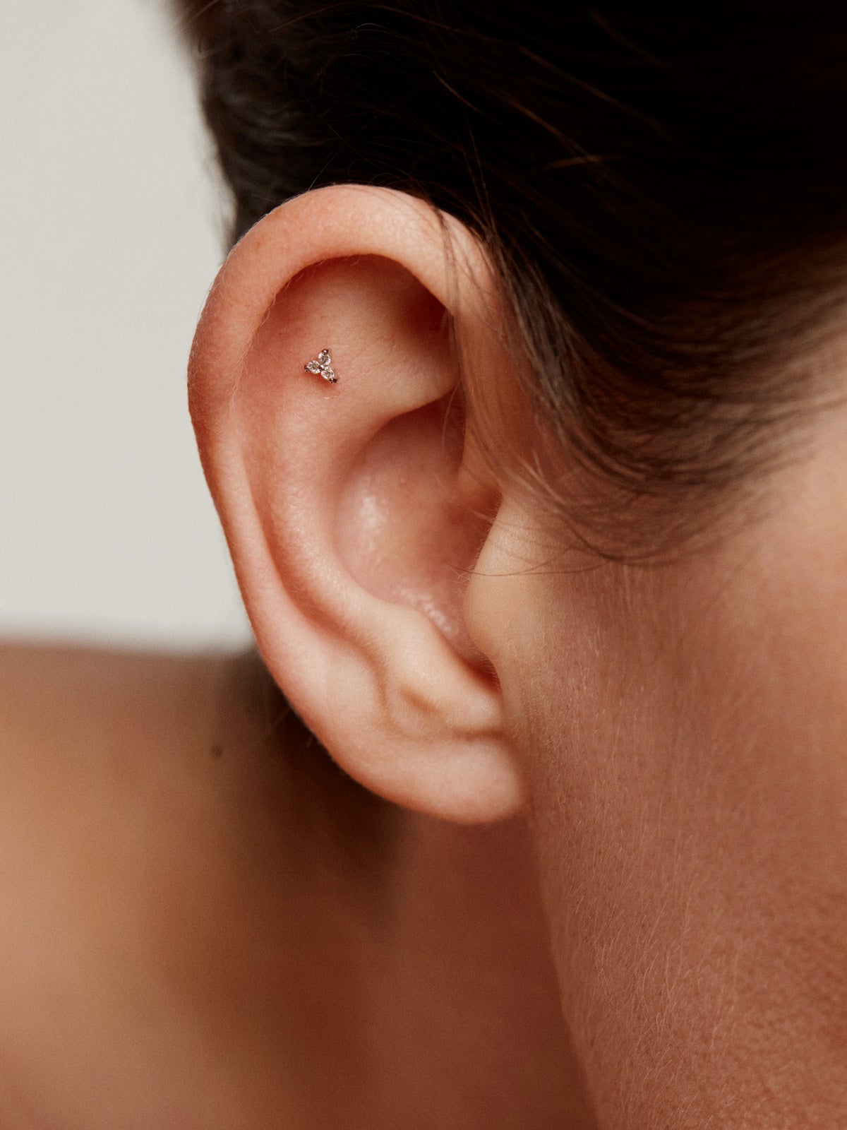 18K white gold piercing with diamond clover