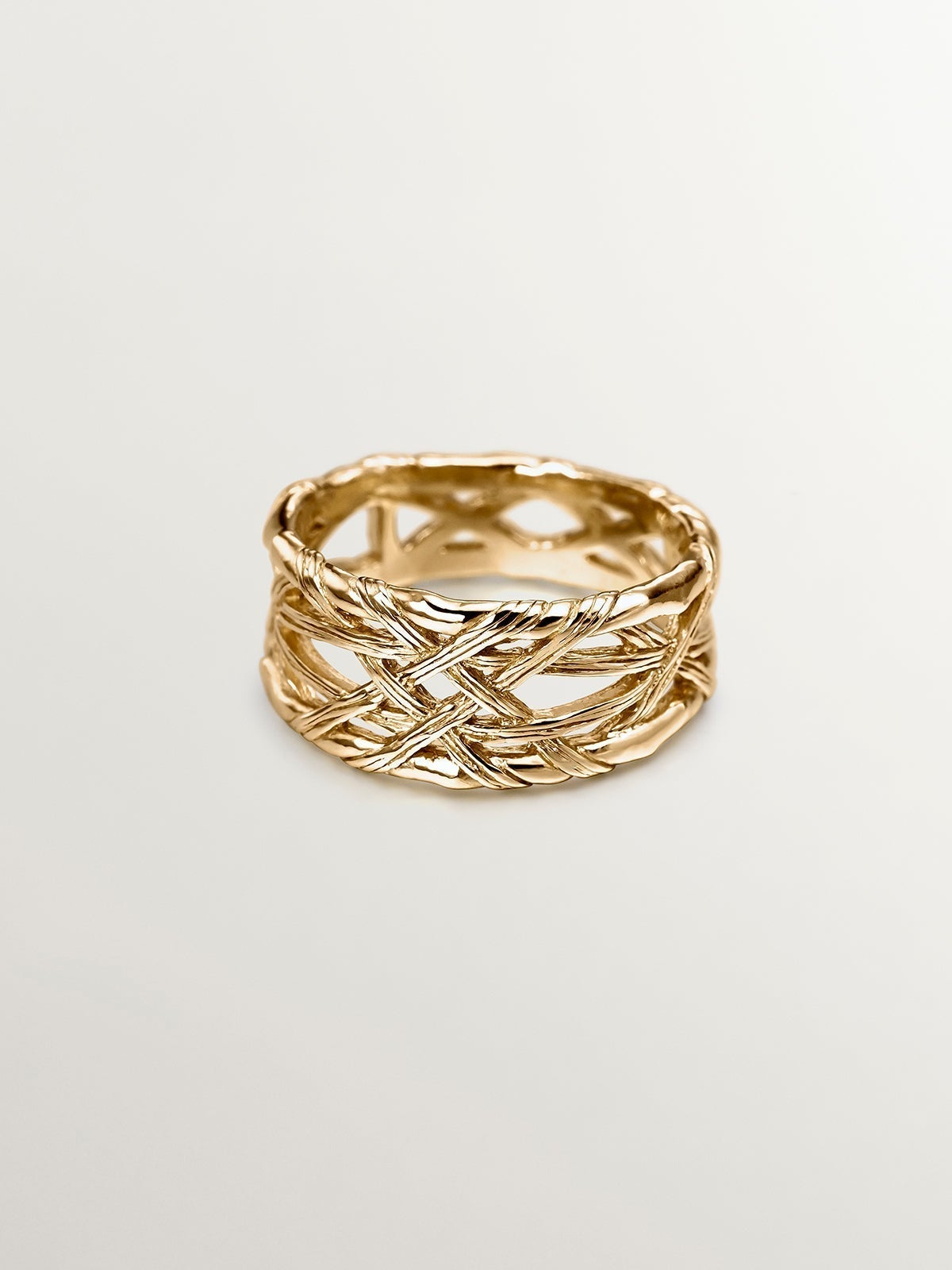 Anillo de plata 925 bañada en oro amarillo de 18K con textura mimbre