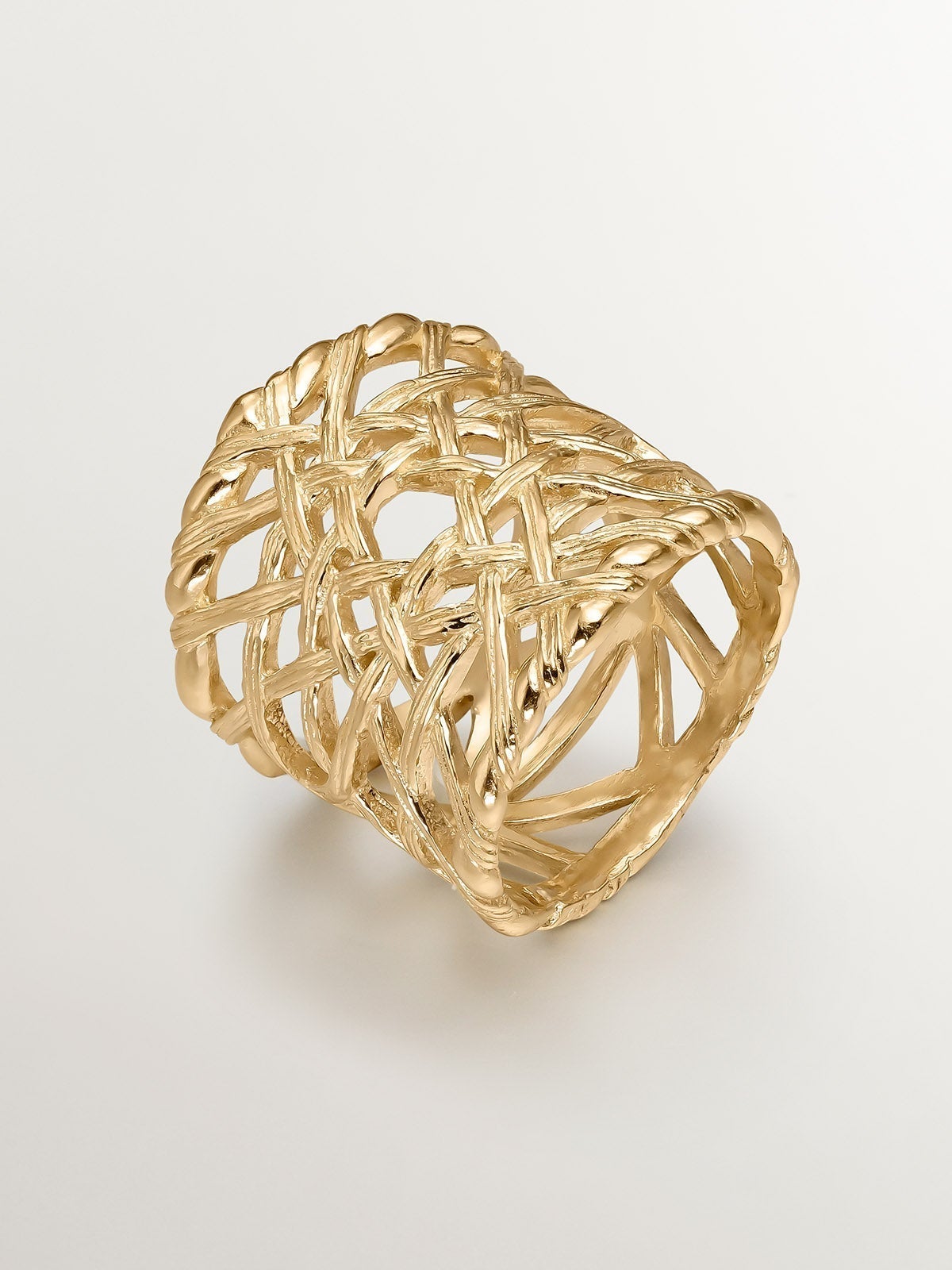 Wide 925 silver ring bathed in 18K yellow gold with wicker texture