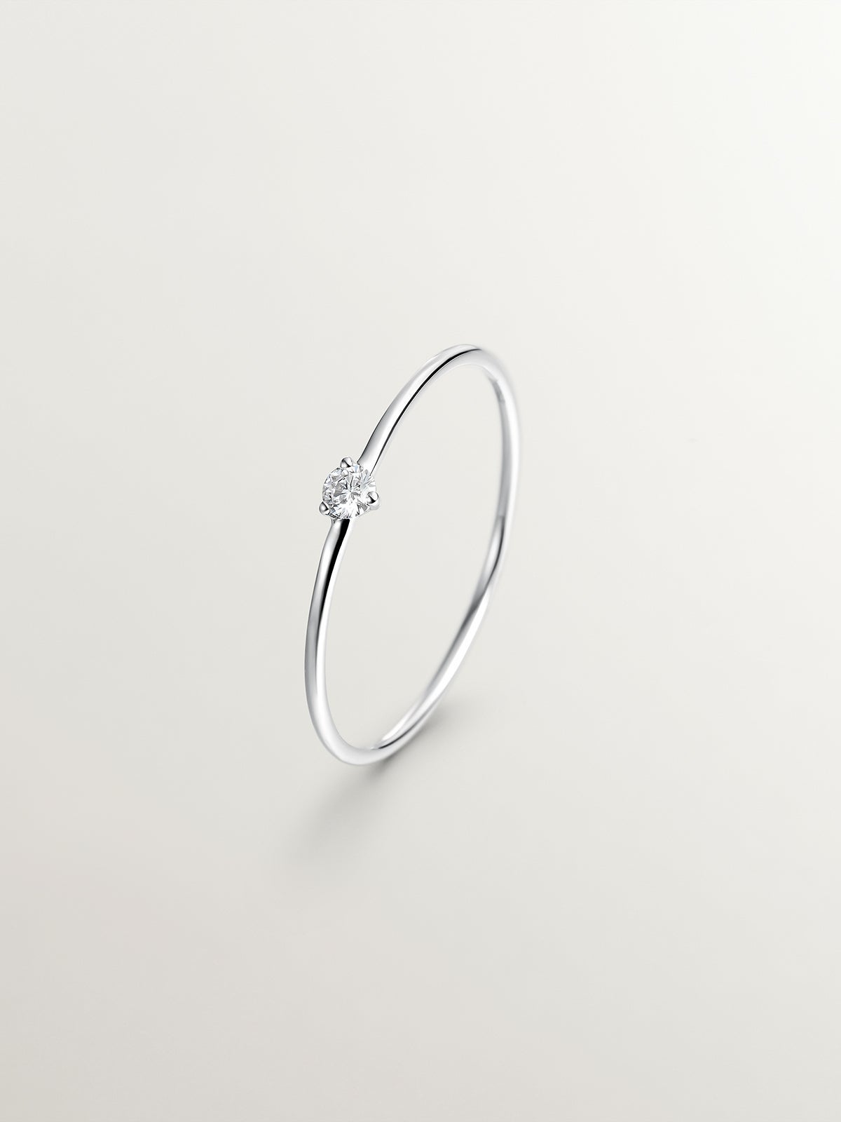 18K white gold solitaire ring with 0.048cts ISI2 diamond