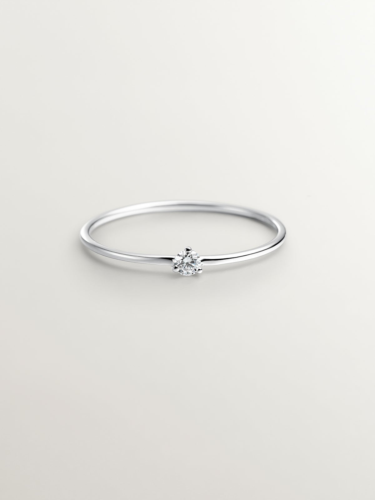18K white gold solitaire ring with 0.048cts ISI2 diamond