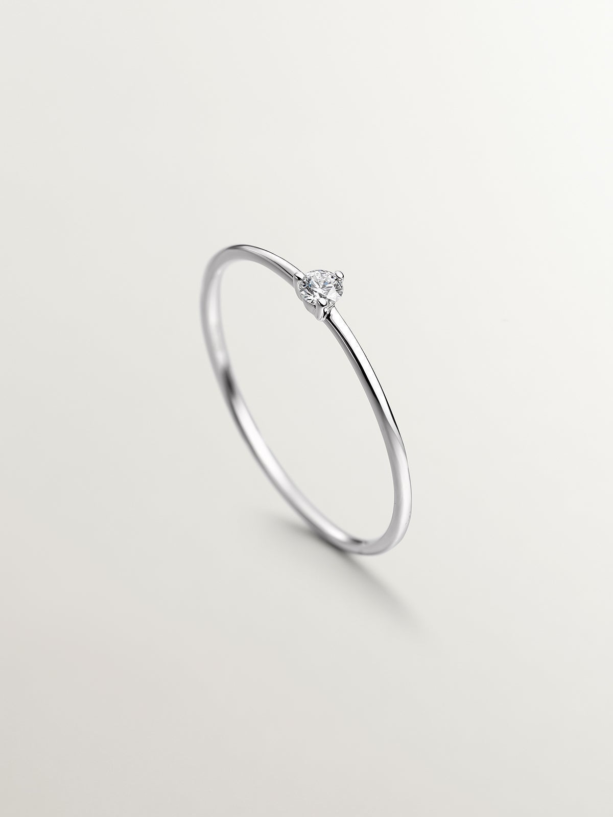 18K white gold solitaire ring with 0.048cts ISI2 diamond