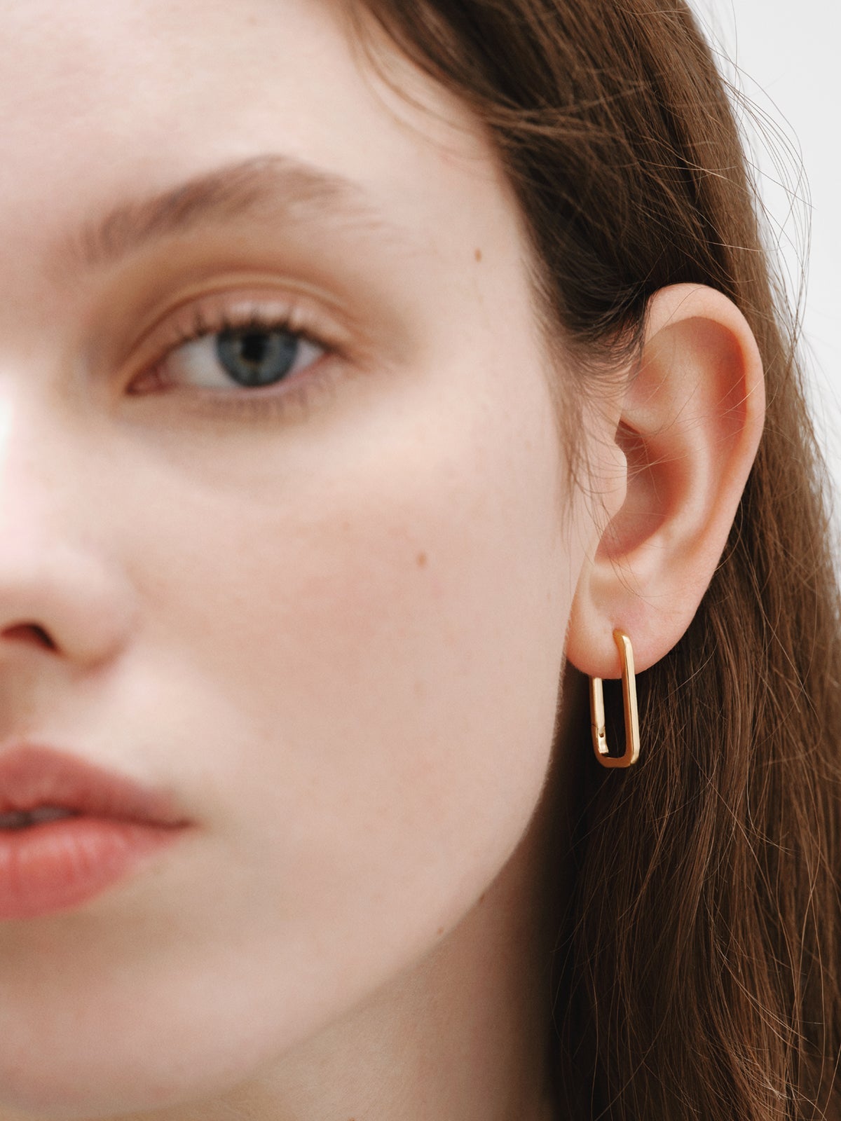 Rectangular earrings made of 925 silver coated in 18K yellow gold.