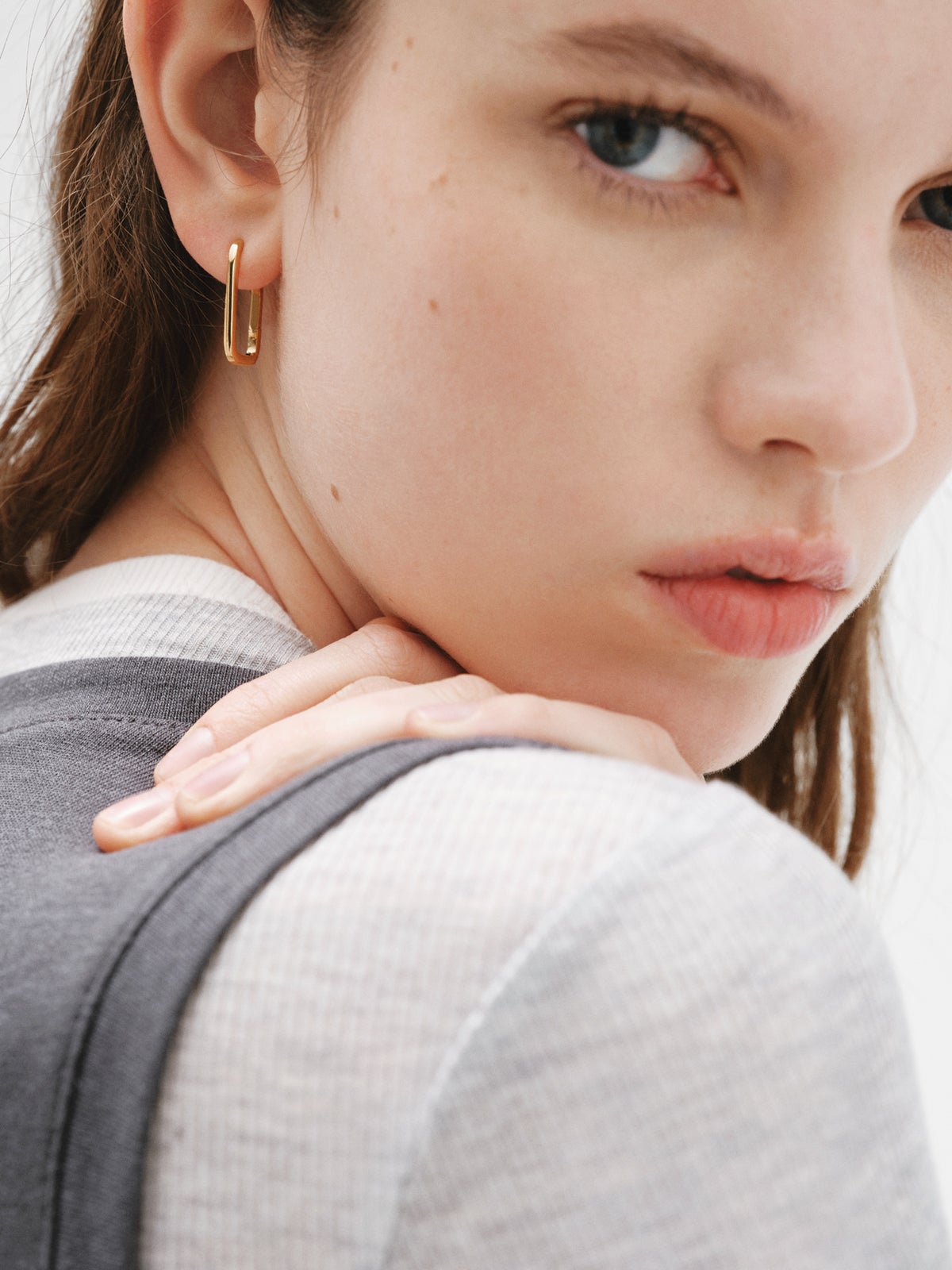 Rectangular earrings made of 925 silver coated in 18K yellow gold.