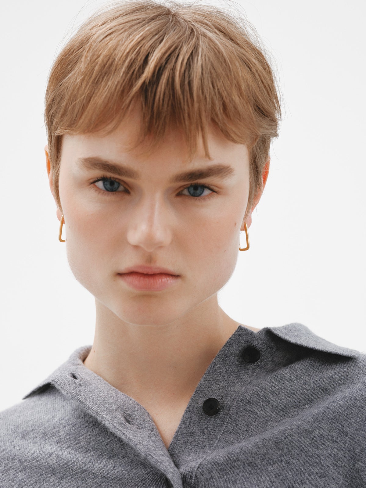 Rectangular earrings made of 925 silver coated in 18K yellow gold.