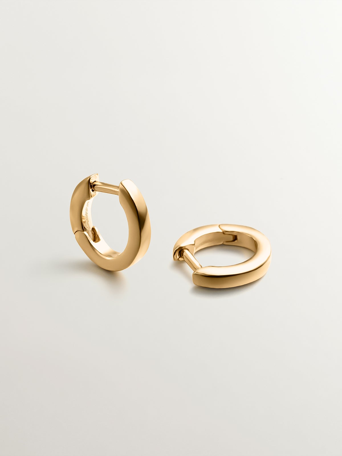 Small hoop earrings made of 925 silver, bathed in 18K yellow gold