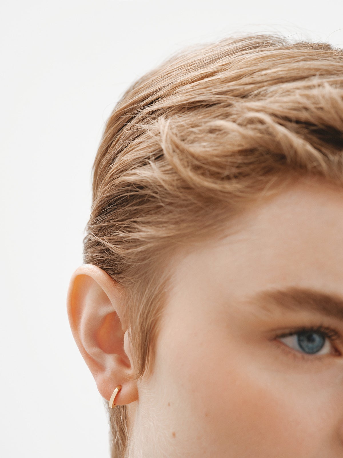 Small hoop earrings made of 925 silver, bathed in 18K yellow gold