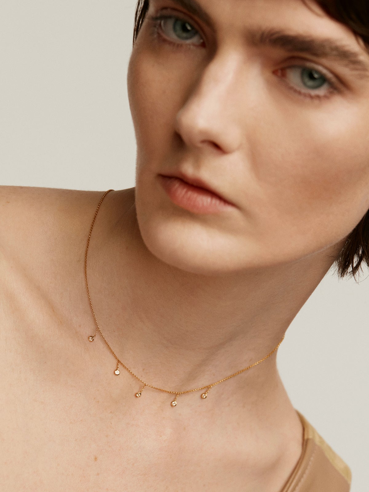 925 silver necklace bathed in 18K yellow gold with white topaz stones