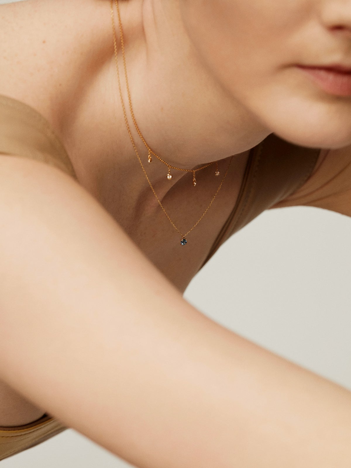 925 silver necklace bathed in 18K yellow gold with white topaz stones