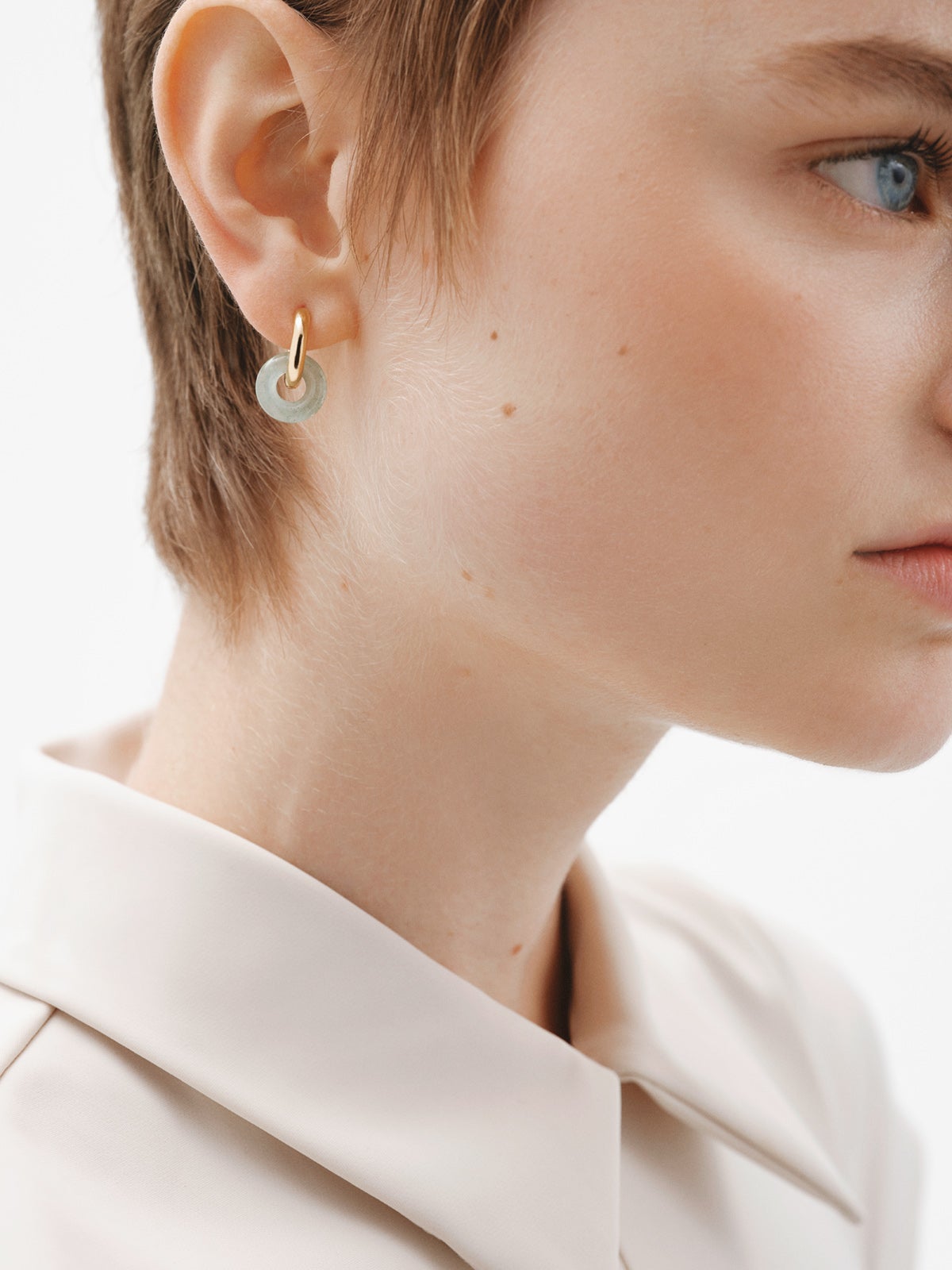 Small hoop earrings made of 925 silver bathed in 18K yellow gold with green aventurine
